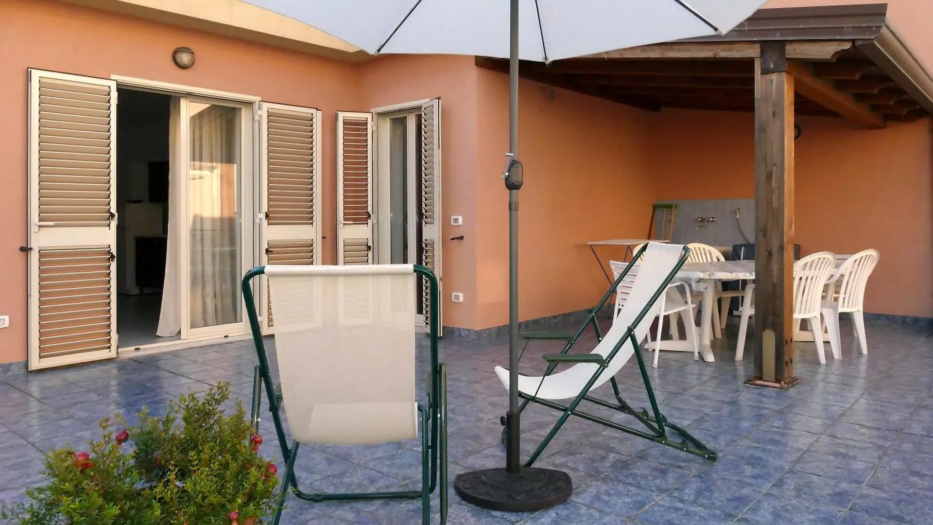 Appartamento Con Terrazza In Villetta Privata Milazzo
